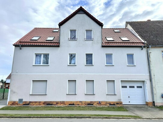 Gepflegtes Mehrfamilienhaus (4WE) mit Nebengelassen und großen Garten