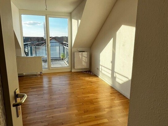 Charmante 2-Zimmer-DG mit Einbauküche, Dachterrasse und Stellplatz