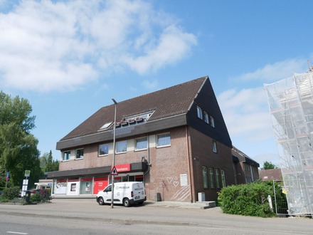 RENDITE! Geräumige, helle 3-Zimmer Dachgeschoßwohnung mit Balkon in 24837 Schleswig zu verkaufen.