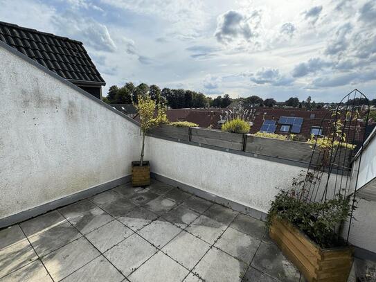 Dachgeschosswohnung mit Dachterrasse und Tiefgaragenstellplatz