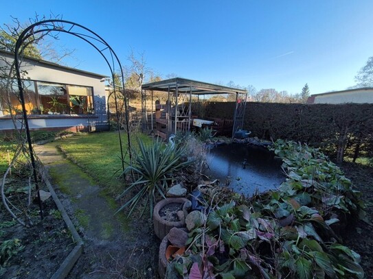 Im Garten Eden ein kleines Häusschen