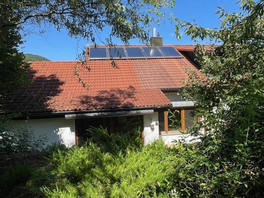 Traumhaftes Ambiente! Schönes Einfamilienhaus mit tollem Blick ins Grüne!