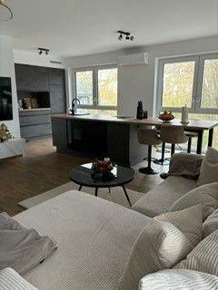 Moderne Wohnung in zentraler Lage, Baujahr 2022 zu vermieten, inkl. hochwertiger moderner Einbauküche und zwei Tiefgaga…