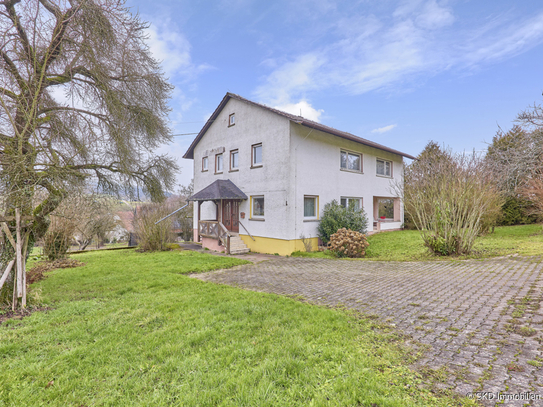 Handwerker aufgepasst: Ärmel hoch und angepackt. Dieses Haus in Waldbrunn hat Potential!