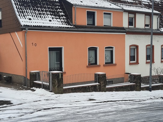 2 Familienhaus in ruhiger Lage in Neunkirchen zu verkaufen.