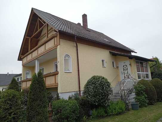 Helles gepflegtes Haus mit viel Platz, Garten und Garage in Teublitz