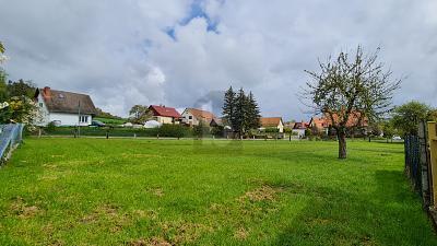 BELIEBTES GRUNDSTÜCK - RAUS AUS DER STADT