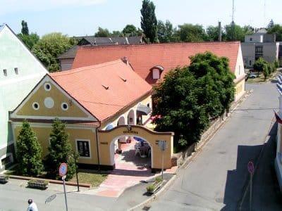 Restaurant mit Gästezimmer im Zentrum