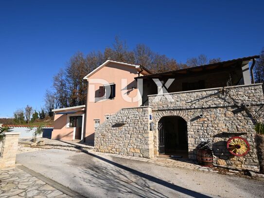 ISTRIEN, PAZIN - Steinhaus mit Taverne in der Natur!