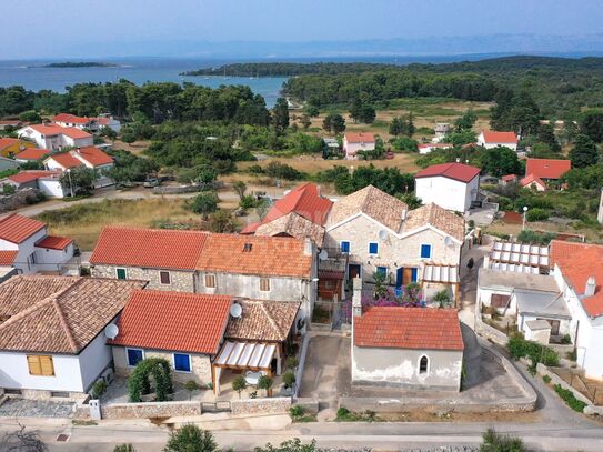 MOLAT ISLAND – Elegantes Steinhaus im Herzen von Molat