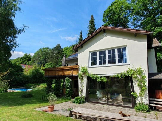 Einmalige Landhausvilla, 4400 m² sonniges Parkgrundstück, Pool, Sauna, Photovoltaik 6 KW, SMA WR