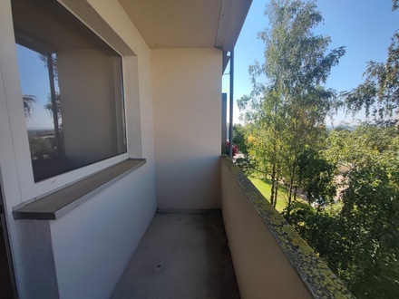 Günstige Dreiraumwohnung mit Balkon und Wanne
