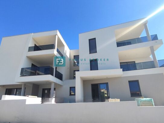 VODICE, neu, 400 m zum Meer, Luxuswohnung, Erdgeschoss + Garten, S3