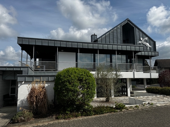 HENNEF zentral, helle top Büro,- Praxisfläche mit ca. 190 m² im EG, 8 Stellplätze auch separat.
