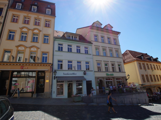 großzügiger Laden direkt am Markt