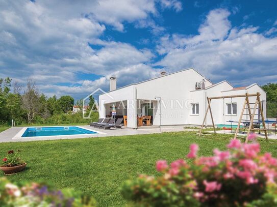 Istrien, Labin, Umgebung - ein attraktives Haus mit Swimmingpool in ruhiger Lage inmitten der Natur