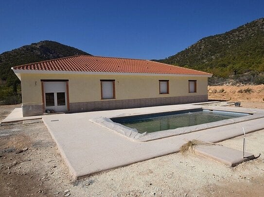 Kürzlich fertiggestelltes modernes Landhaus im rustikalen Stil in La Romana