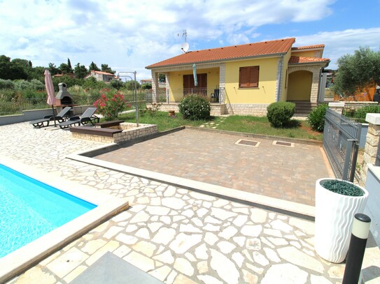 Bungalow mit Pool, Bereich Poreč