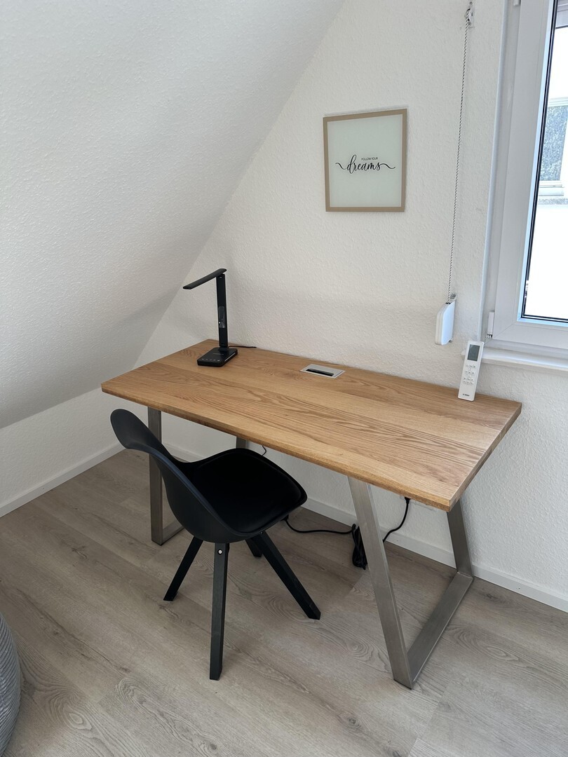 WG-Zimmer in Stuttgart mit Minibar & SmartTV