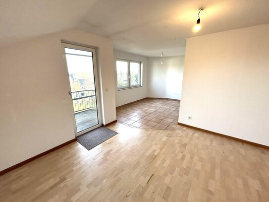 Schöne 3-Zimmer-Dachgeschosswohnung mit gehobener Innenausstattung mit Balkon in Grevenbroich