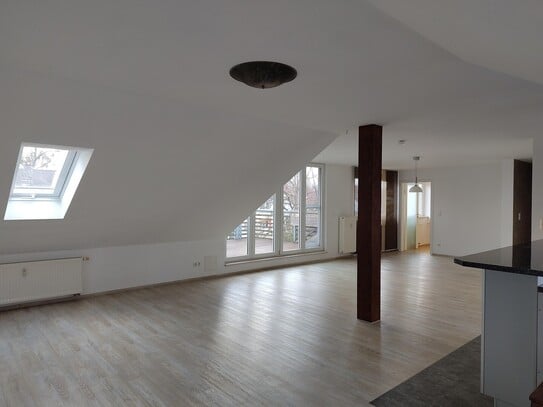 Moderne gepflegte Dachgeschosswohnung mit Dachterasse und Garage am Rechenberg