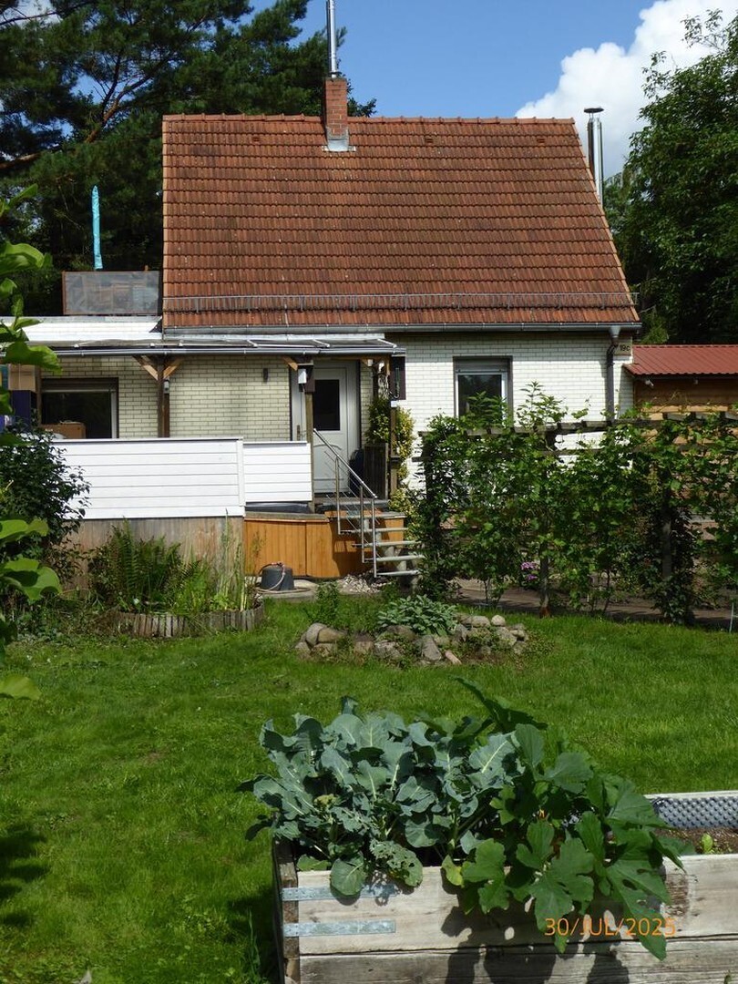 WG Haus 4 Zimmer, Frauen, sehr gute Lage im Grünen und S Bahn, sehr großes Grundstück - Photo 1