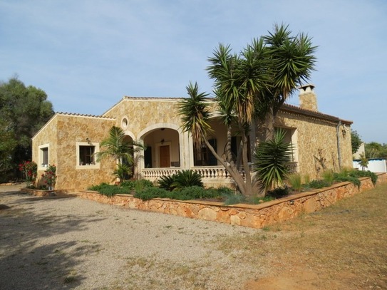 Ebenerdige Naturstein-Finca mit Pool-Genehmigung...