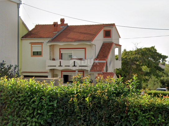 ZADAR, BOKANJAC – Geräumiges Familienhaus mit großem Potenzial!