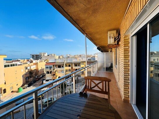 Appartement mit 2 Schlafzimmern, 1 Badezimmer, großer Terrasse und Meerblick nur 200 m vom Strand