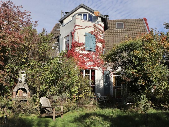 Einfamilienhaus mit großem Naturgarten