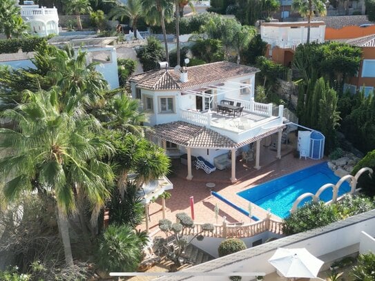 Top gepflegte Villa mit herrlicher Meersicht und vielen Extras in Denia am Montgo