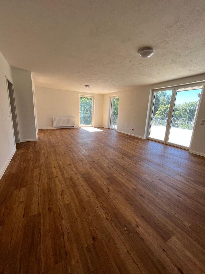                                                               Exklusive, kernsanierte 4-Zimmer-Wohnung mit 40m&sup2;-gro&szlig;en Dachterrasse in ruhige&hellip;                                                       in Selb (Wunsiedel im Fichtelgebirge)