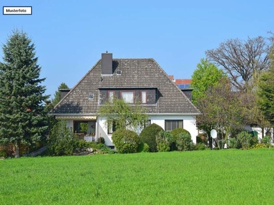 Einfamilienhaus mit Einliegerwohnung in 09579 Grünhainichen, Siedlung