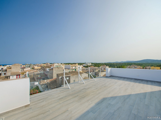 Komplett renoviertes Atico mit einem Schlafzimmer und großer Terrasse