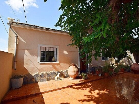 Großes Landhaus (Finca) mit Garten und Garage (204 / 4000 m2) in der Nähe der Stadt Orihuela