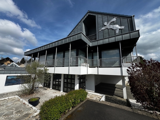 HENNEF zentral, helle top Büro,- Praxisfläche mit ca. 112 m² im OG, + 42 m² im DG, 8 Stellplätze