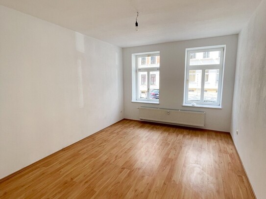 Schöne 2 Zimmer Wohnung mit Balkon, separater Küche und Bad mit Tageslicht
