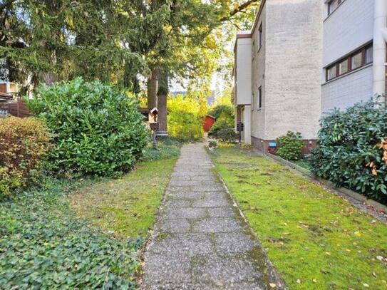 Bezugsfähige Eigentumswohnung im Dachgeschoss, 1.OG, 3 Zimmer, mit Terrasse, Balkon und Garage