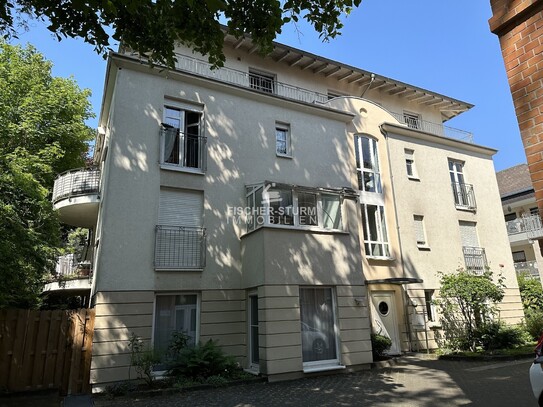 Wiesbaden-Dichterviertel! Helle Penthouse-Wohnung mit umlaufendem Balkon!