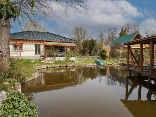 Exklusives Wohnen mit eigenem Bootsanlegesteg direkt an der Havel!