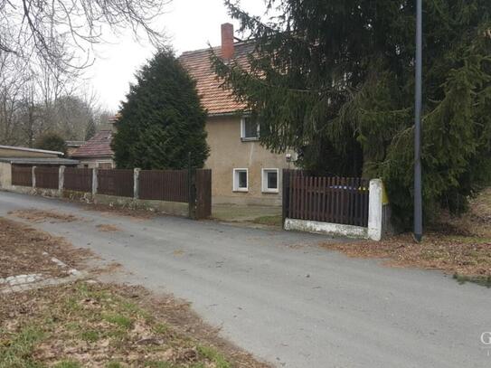 Handwerker aufgepasst - Solides Einfamilienhaus in ruhiger Feldrandlage und großem Grundstück....