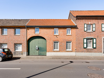 Kann man noch ein schönes Bauernhaus mit Garten und gemütlichem Innenhof zu einem Preis kaufen, für den man kaum noch n…