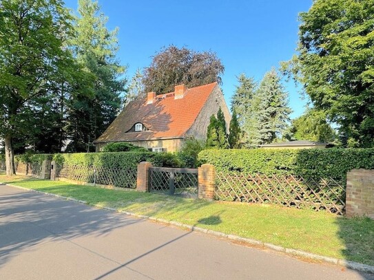 Potsdam OT Neu Fahrland ! Landhausvilla auf parkähnlichem Grundstück in sehr ruhiger Lage !