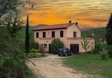 Traumhaft freistehendes Haus mit großem Grundstück mitten in Italien
