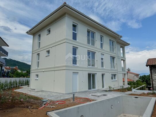 OPATIJA, IČIĆI – hübsche Ein-Zimmer-Wohnung mit Garagenplatz, Gemeinschaftspool, nahe am Meer und Opatija