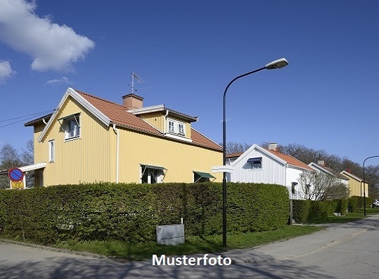 Einfamilienhaus mit Doppelgarage und Terrasse