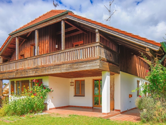 Extravagantes Landhaus mit großem 
Grundstück und viel Potential in Gangkofen