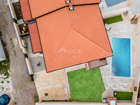 ISTRIEN, GALIŽANA - Doppelhaushälfte aus Stein mit Swimmingpool