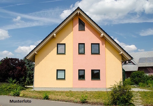 Neuwertiges Doppelhaus mit jeweils einer Garage - provisionsfrei