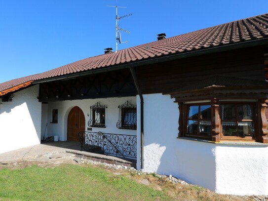 "Haus Sissi" m. einzigartiger Innenausstattung in idyllischer, ruhiger Hanglage (teilmöbliert)